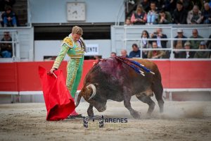 Sebastián Castella y Clemente, a hombros en Arles