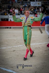 Sebastián Castella y Clemente, a hombros en Arles