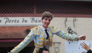 Aldabonazo de Julio Norte en su debut con picadores en Garlin