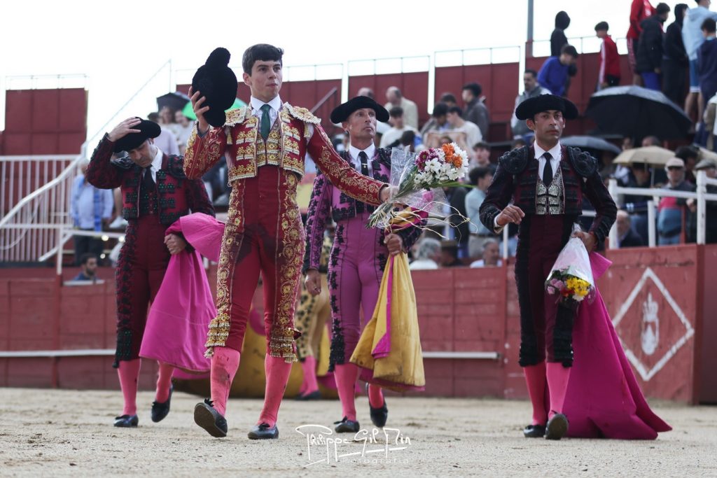 Julio Méndez paseó la única oreja en Navas del Rey