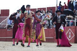 Julio Méndez paseó la única oreja en Navas del Rey