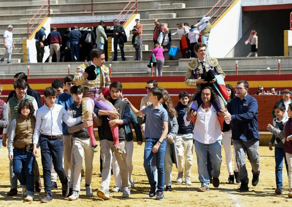 Doble puerta grande en El Álamo