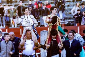 Entrega total de los dos novilleros en Toledo