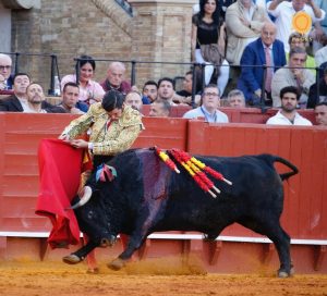 Morante de la Puebla sienta cátedra en Sevilla