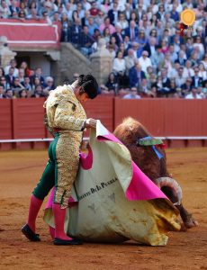 Morante de la Puebla sienta cátedra en Sevilla