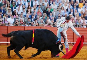 Morante de la Puebla sienta cátedra en Sevilla
