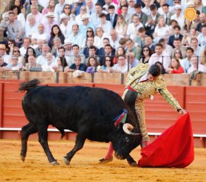 Morante de la Puebla sienta cátedra en Sevilla