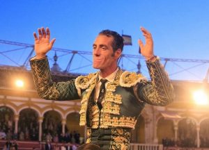 Pepe Moral corta dos orejas en la corrida de Miura en Sevilla