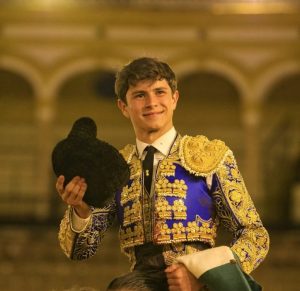 Aarón Palacio deja sus credenciales con rotundidad en Sevilla