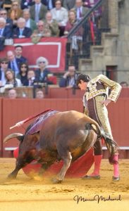 Borja Jiménez cuaja una faena de poderío y entrega en Sevilla