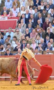 Borja Jiménez cuaja una faena de poderío y entrega en Sevilla