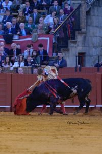 Borja Jiménez cuaja una faena de poderío y entrega en Sevilla