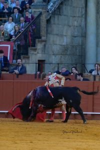 Borja Jiménez cuaja una faena de poderío y entrega en Sevilla