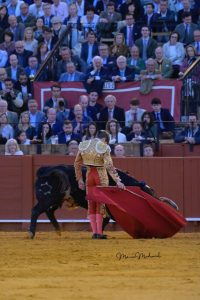 Borja Jiménez cuaja una faena de poderío y entrega en Sevilla