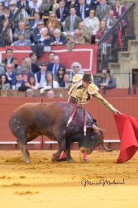 Borja Jiménez cuaja una faena de poderío y entrega en Sevilla