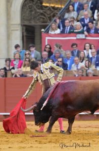 Borja Jiménez cuaja una faena de poderío y entrega en Sevilla