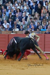 Borja Jiménez cuaja una faena de poderío y entrega en Sevilla