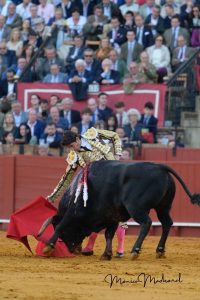 Borja Jiménez cuaja una faena de poderío y entrega en Sevilla