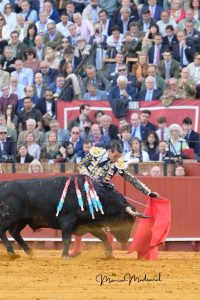 Borja Jiménez cuaja una faena de poderío y entrega en Sevilla