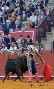 Borja Jiménez cuaja una faena de poderío y entrega en Sevilla