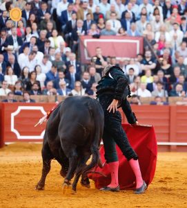 Faena para el recuerdo de Miguel Ángel Perera en Sevilla