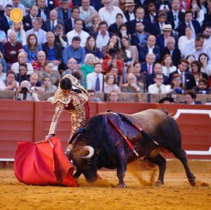 Faena para el recuerdo de Miguel Ángel Perera en Sevilla