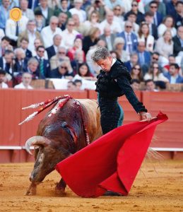 Faena para el recuerdo de Miguel Ángel Perera en Sevilla