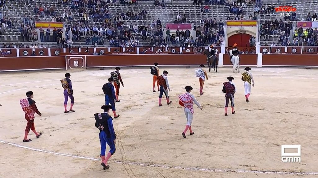 Tres orejas para Fernando Adrián en Albacete