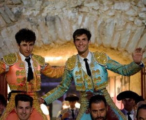 Samuel Navalón y Bruno Gimeno, a hombros en Bocairent