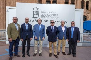 Caluroso homenaje a la RUCTL en Las Ventas