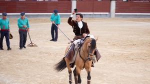 Diego Ventura pasea la única oreja en Las Ventas