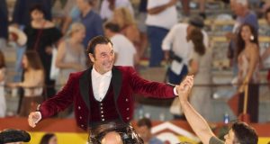 Andy Cartagena sale a hombros en el broche de Alicante