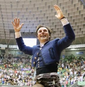 Tres orejas y salida a hombros de Andy Cartagena en Burgos