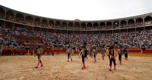 La terna salió a hombros en Granada