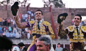 La terna abrió la puerta grande en Villafranca de los Barros