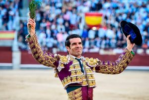 Emilio de Justo entra en Algeciras por Alejandro Talavante