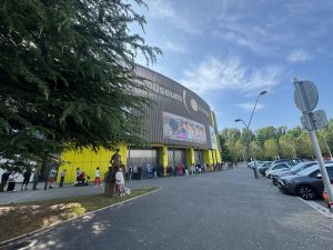 Colas y expectación en la venta de entradas sueltas en Burgos