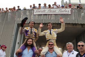 Salida a hombros en Istres de Perera y Diego San Román