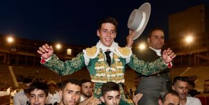 Puerta grande en Alicante de Javier Cuartero