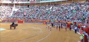 Triunfo de 'El Fandi' en Granada con 'Victorinos' exigentes