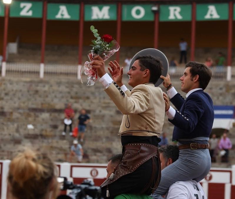 Doble puerta grande en la corrida de rejones de Zamora