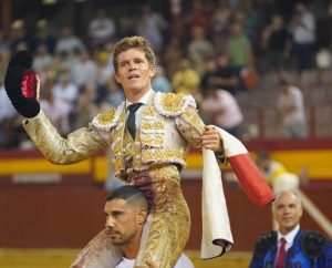 Cuatro orejas y un rabo para Borja Jiménez en Roquetas de Mar