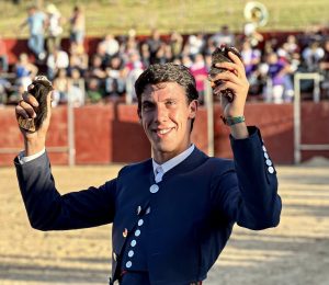 Tres orejas para Diego García en Cigales