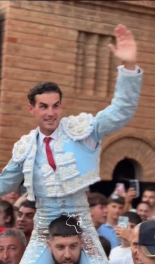 Fernando Adrián salió a hombros en Teruel