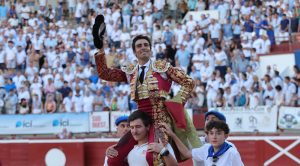 Miguel Ángel Perera sale a hombros en Mont de Marsan