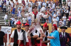 Puerta grande y cornada para Mario Vilau en Ceret