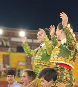 Miriam Cabas, a hombros en La Línea de la Concepción