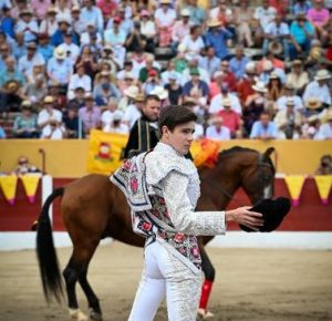 Ceret pone en órbita al novillero Mario Vilau