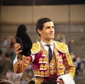 Aguado sale a hombros con Manzanares y Olga Casado en Sanse