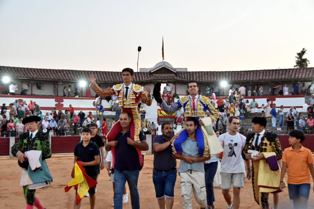 Emilio de Justo y Manuel Diosleguarde, a hombros en Guijuelo